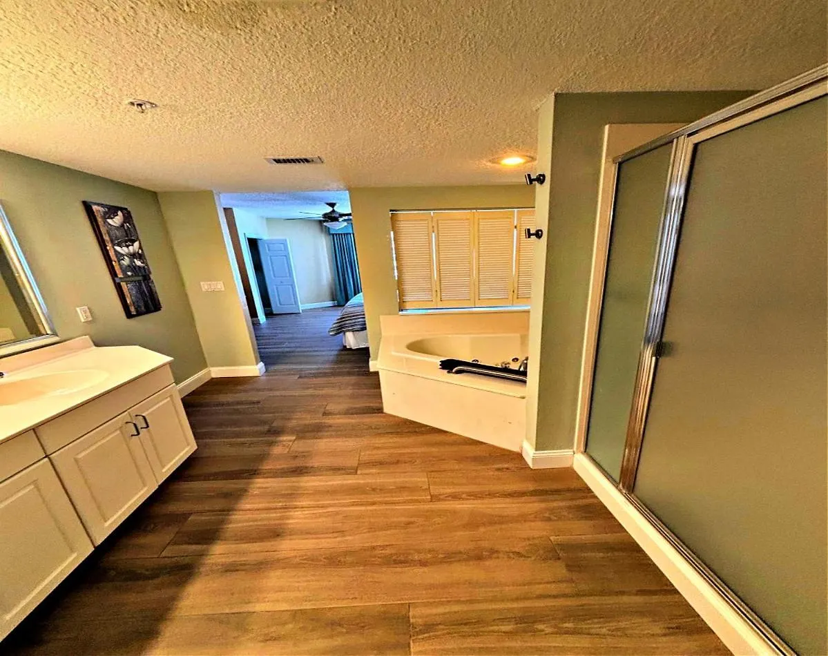 Vacation In Comfort And Luxury - 2Br Oceanview - Wyndham Ocean Walk Resort 2332 Daytona Beach Apartment